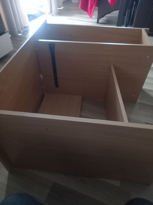 Vând birou 200 de lei