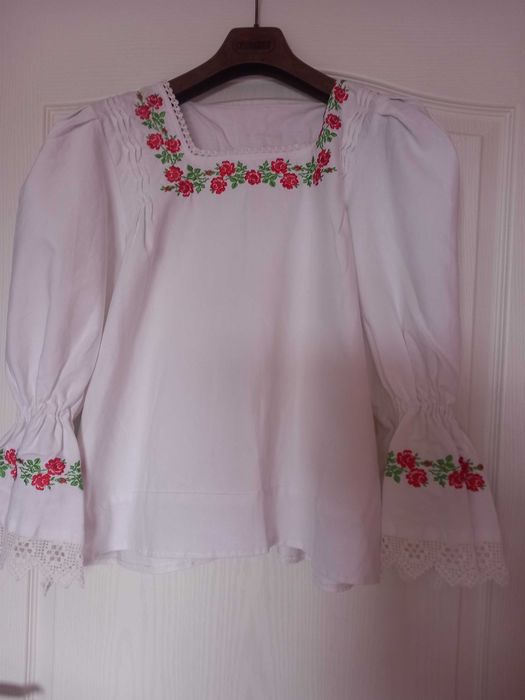 Costum popular femei nou