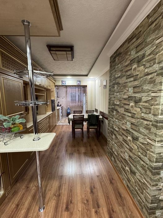 Сдаеться своя 4 комнатная квартира госпитальный рынок