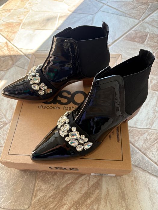 Дамски боти ASOS от лак с камъчета