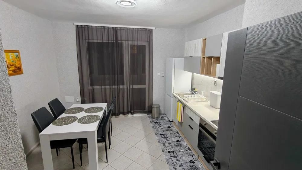 Дава се под наем Многостаен апартамент в Варна, Левски - 100 кв.м за 897.6 € - Снимка #1