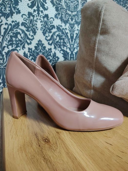 Женские туфли на каблуке