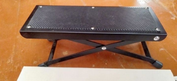 Подставка под ногу и аксессуары для гитары