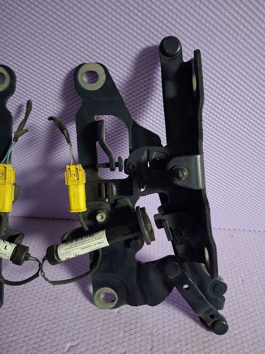 Set Balama capota cu capsa BMW F10 F11 Cod 7249887 Cod 7249888