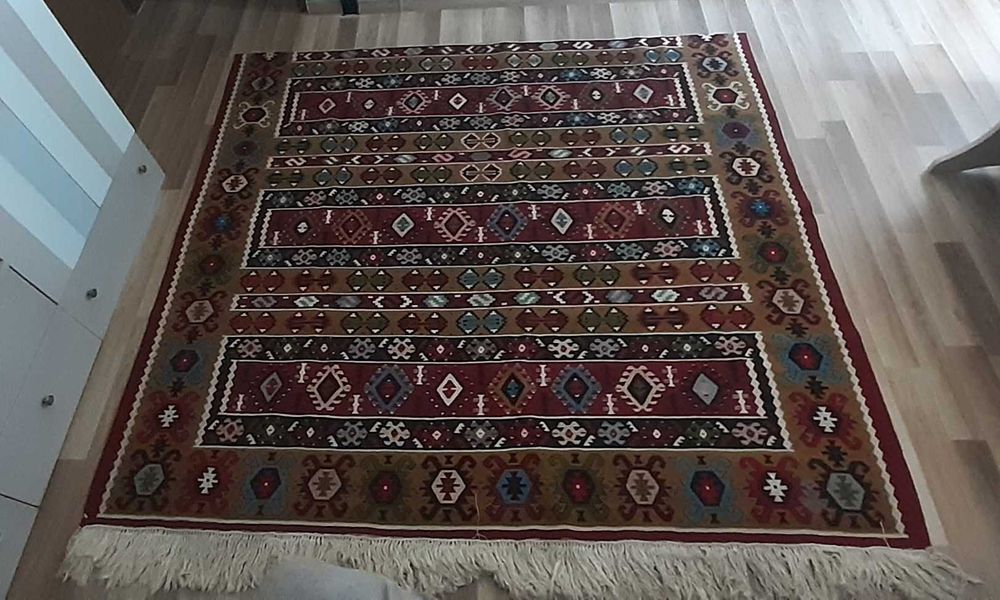 Чипровски килим в много добро състояние
