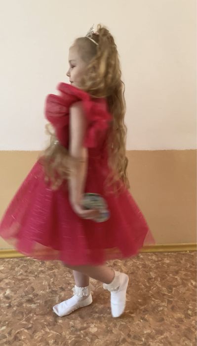 Продам бальное платье на 6-7 лет