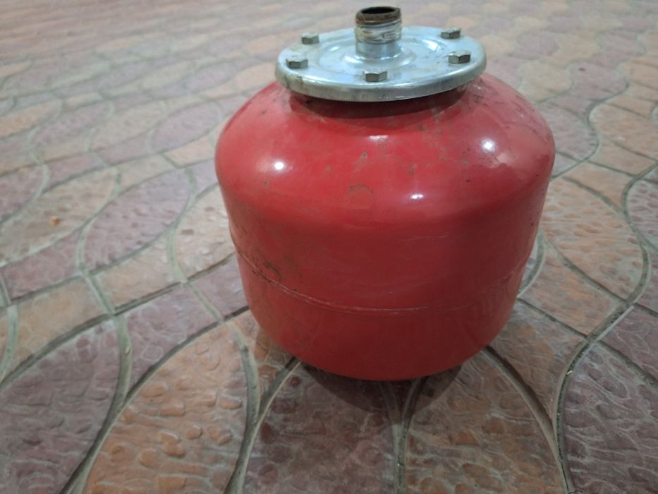 продаётся расширительный бак