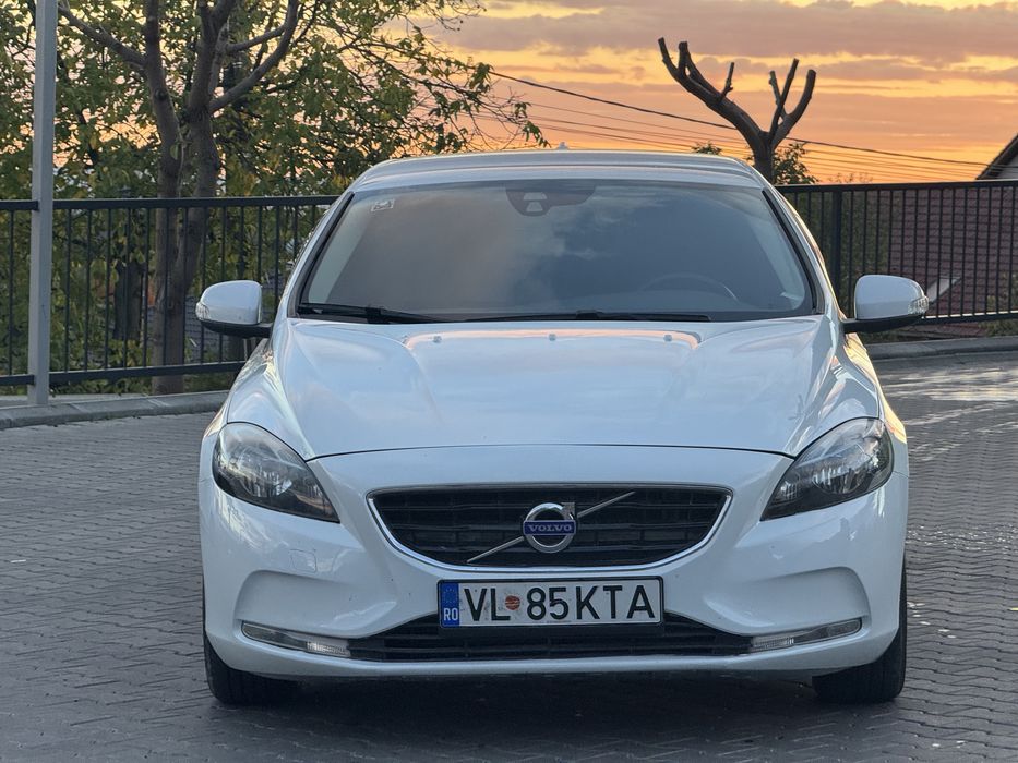 VOLVO V40 2012 — imagine 1