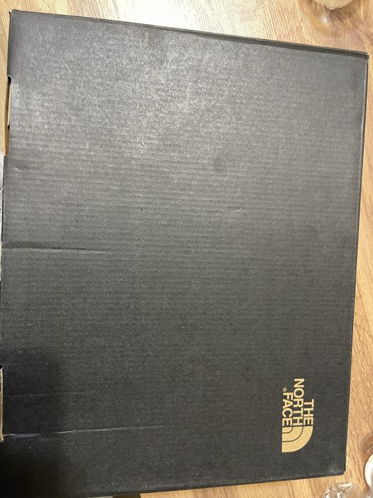 Продам ботинки/ кроссовки женские