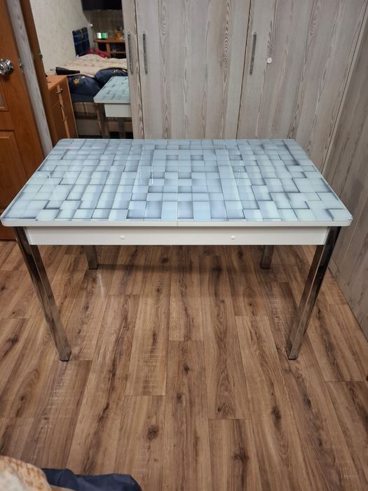 Кухонный стол новый