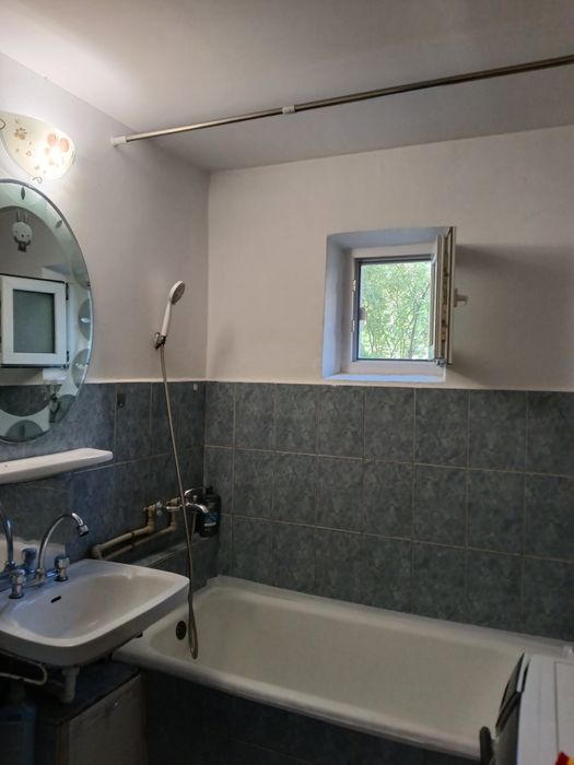 Închiriez apartament