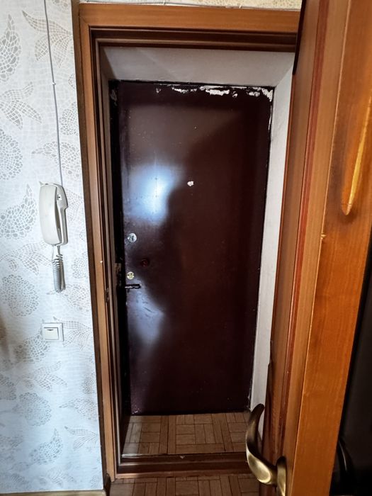 Продам Дверь 15.000тг Торг!