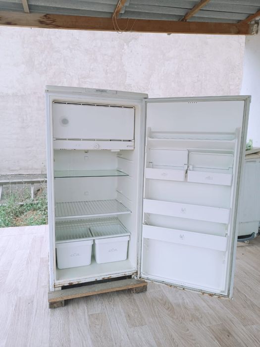 Продам Холодильники 2 шт  срочно !!!