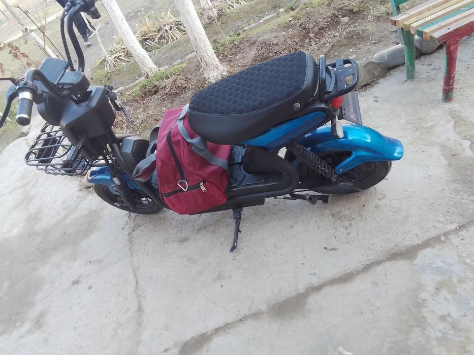 Skuter elektrda yuradi