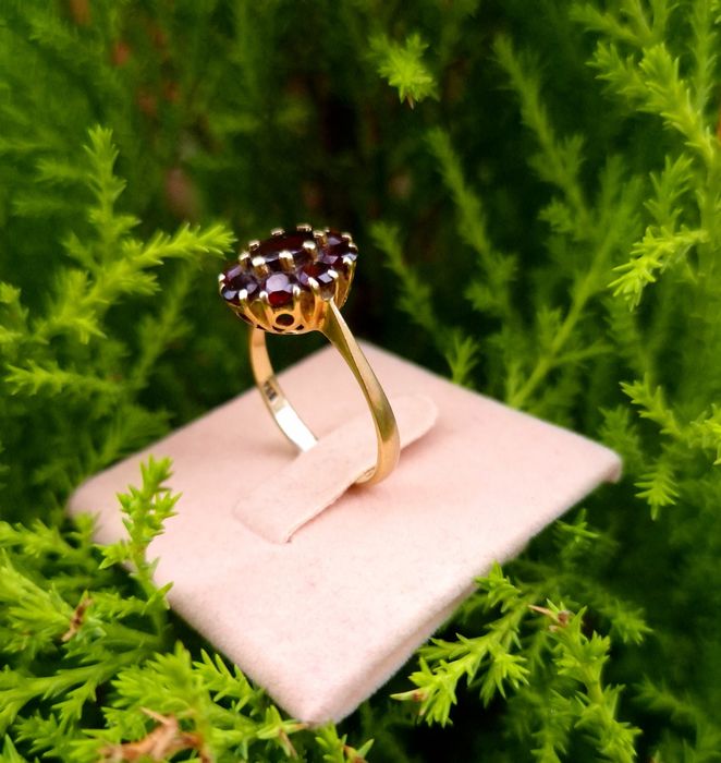 Inel din aur de 18K cu granate naturale