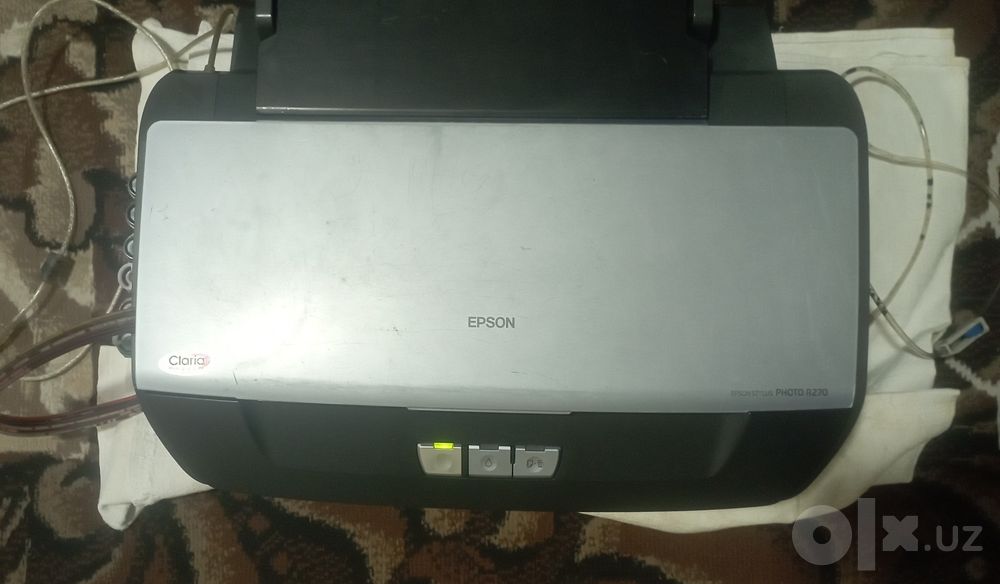 Цветной  принтер  Epson R270 б/у не печатает