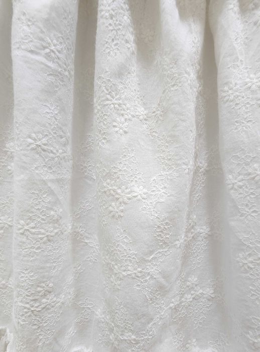 Костюм (блузка и юбка) белого цвета для девочки