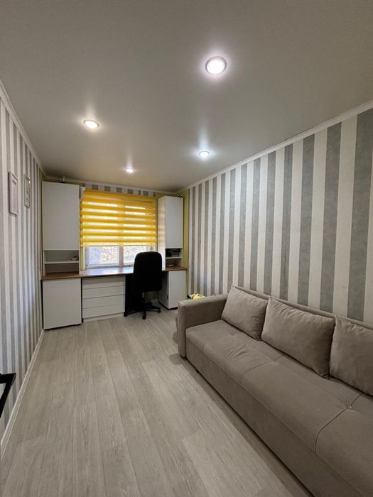 Продам 2 комн,кв, 2/5, центр