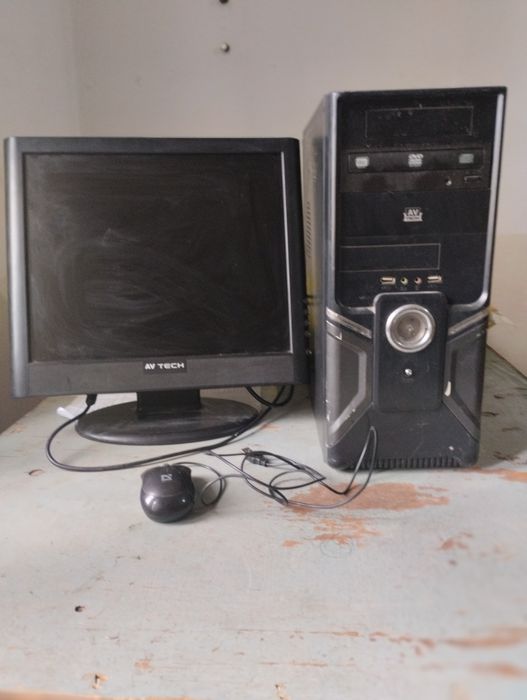 Avtech stol kompyuteri