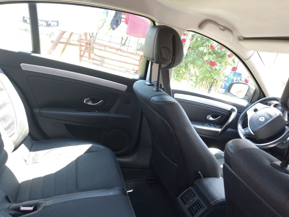 Vând Renault Laguna 3