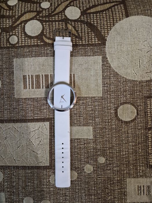 Продаются,часы женские