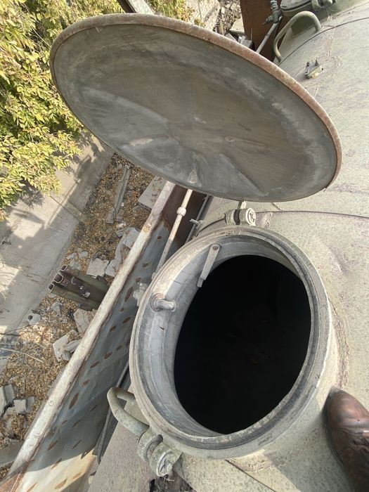 Бочка молоковоз нержовейка пищевая вместимость 5,5тонна