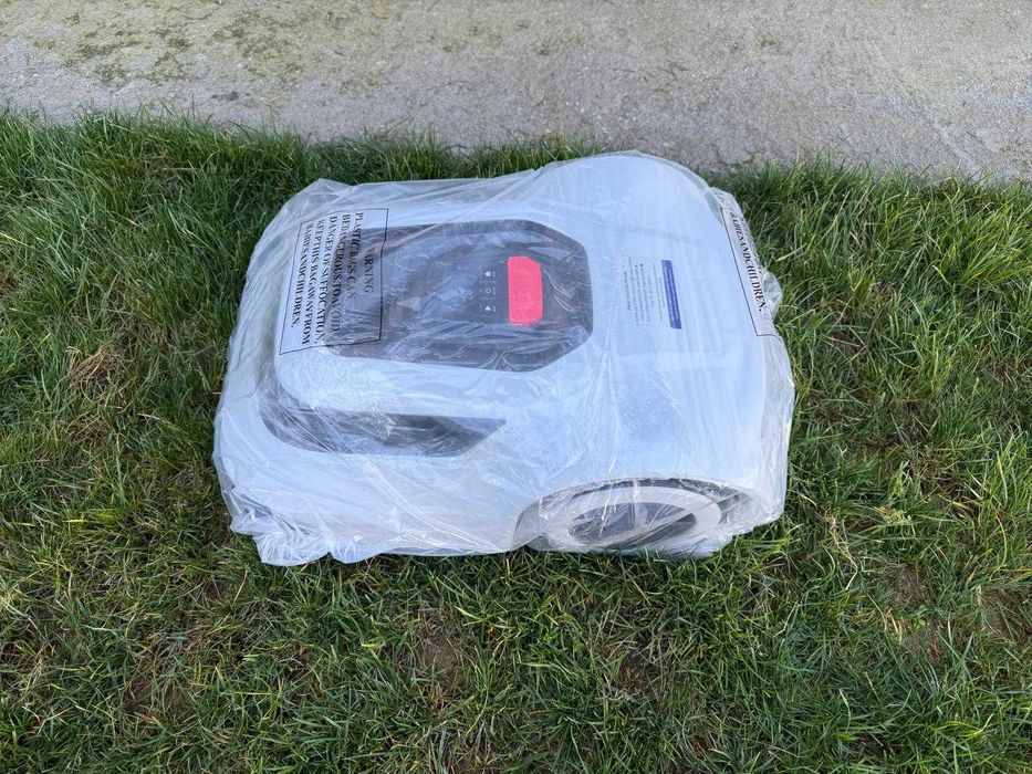 Robot de tuns gazonul ANTHBOT Pion, cu fir perimetral