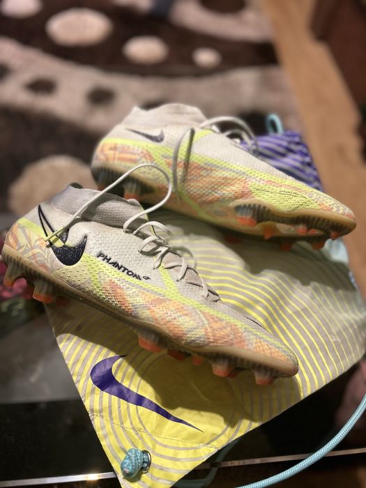 Ghete fotbal profesionale,nike phantom,marimea 47. Stare foarte buna.