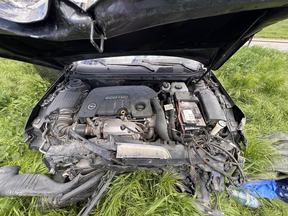 Vand opel insignia pentru piese