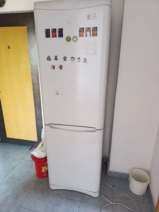 Combină indesit frigider