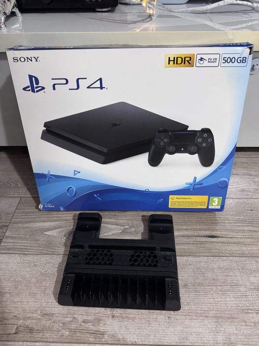 Vand  Playstation 4 slim