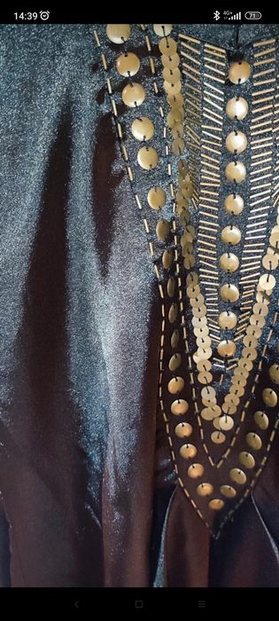 Rochie noua, neagra cu imprimeu aztec auriu pe piept