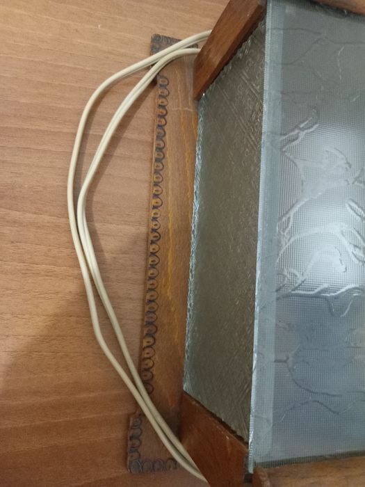 Стара дървена лампа