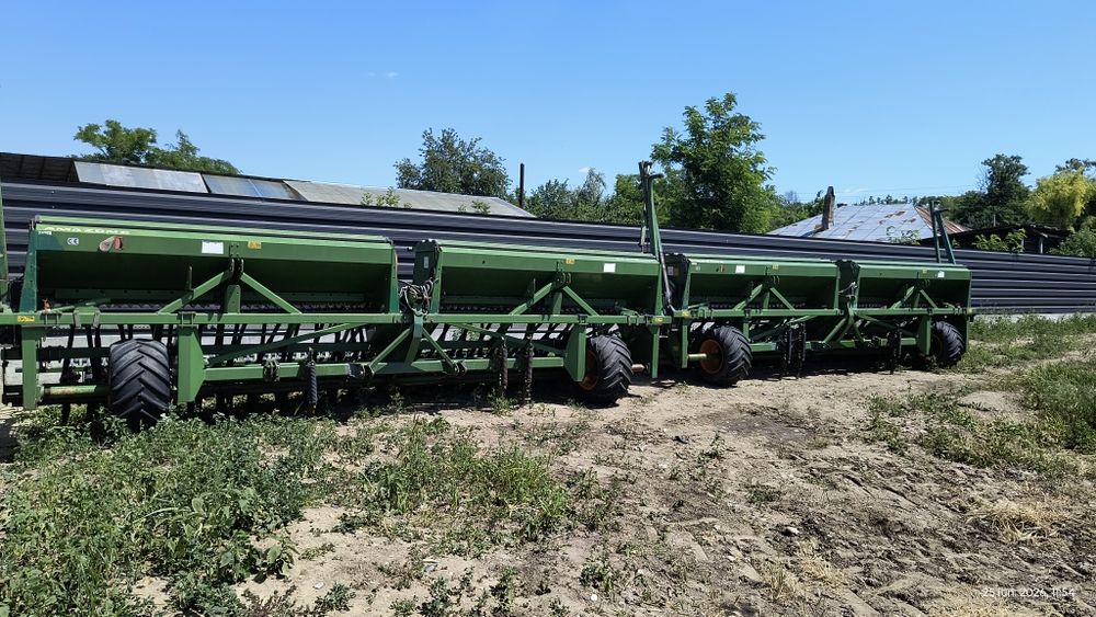 Semănatoare păioase Amazone D9  de 5 metri cu roți tasare