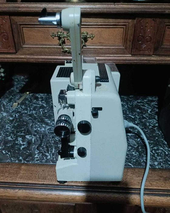 Proiector Noris pentru filme