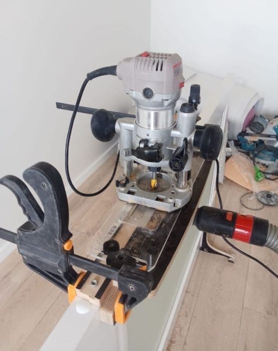 •	Установка межкомнатных и входных дверей