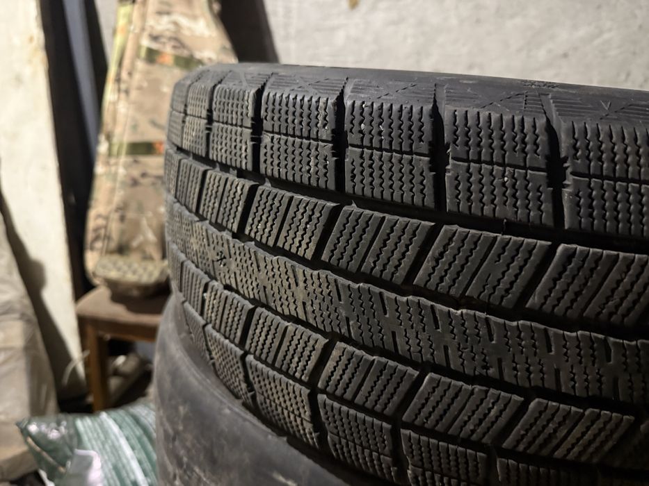 Продам зимнюю резину 245/45/18