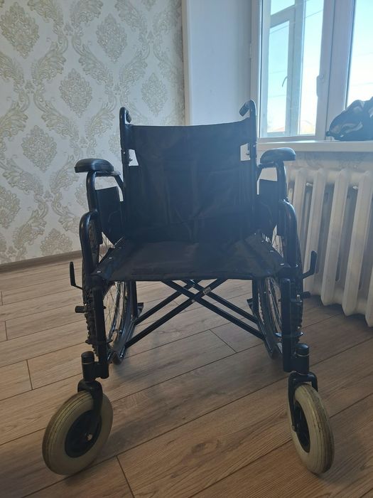 Продам инвалидную коляску