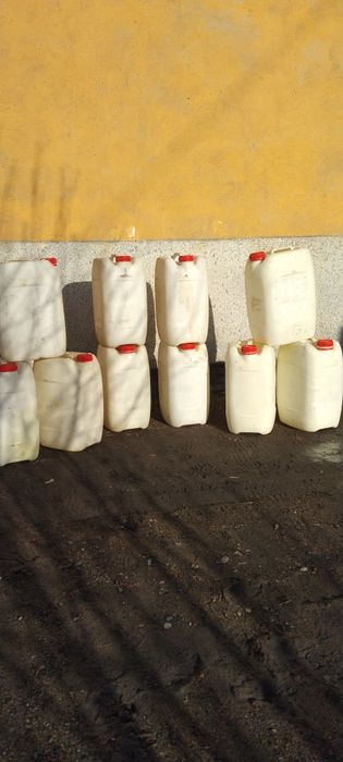 Продаю канистры пластиковые