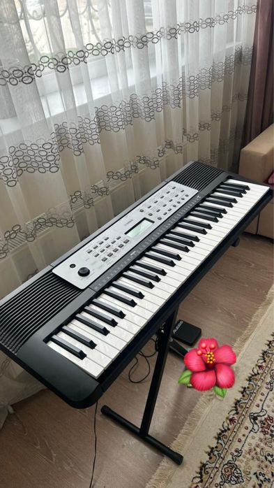 Продам синтезатор Yamaha psr e273