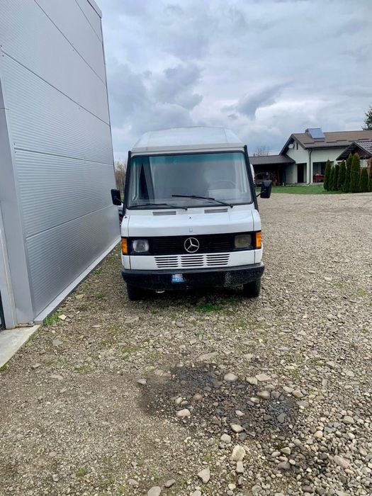Mercedes Benz 208D