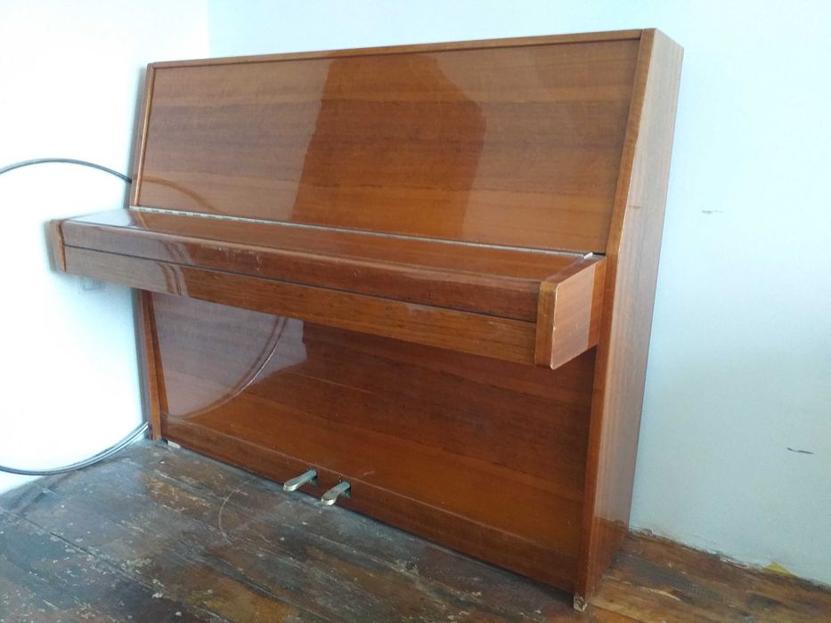 Коричневый Пианино Рига