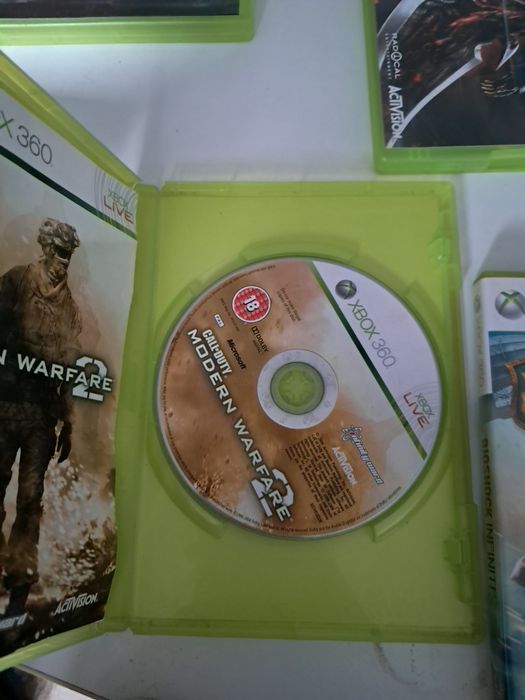 Vand jocuri de X-Box 360 nefolosite
