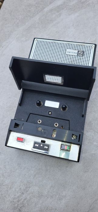 Журналистически касетофон с микрофон марка philips