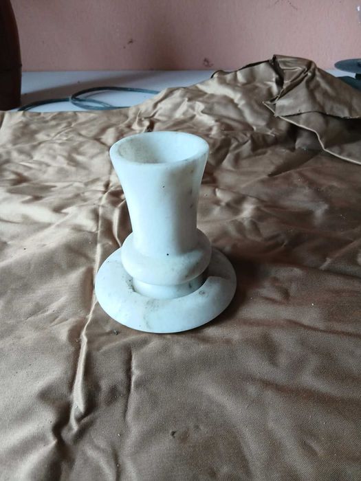 Чаши чинии и вази