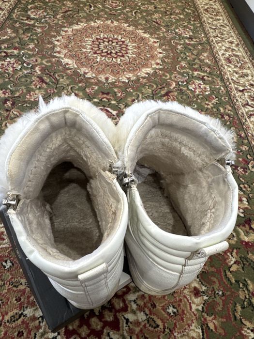 Продам белые сапошки скала каблук