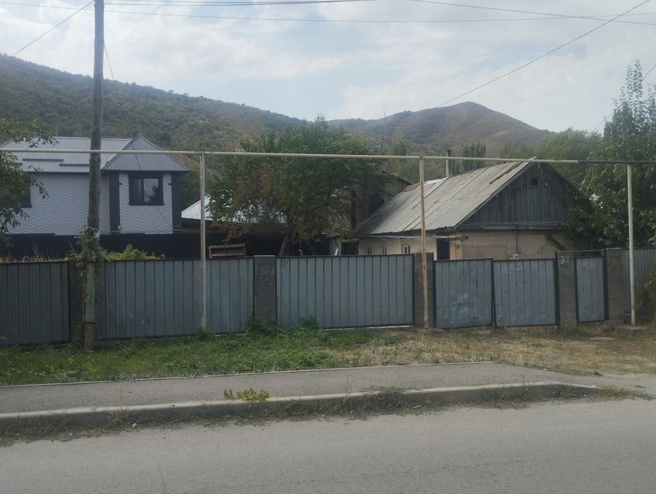 Дом выше земельного комитета.