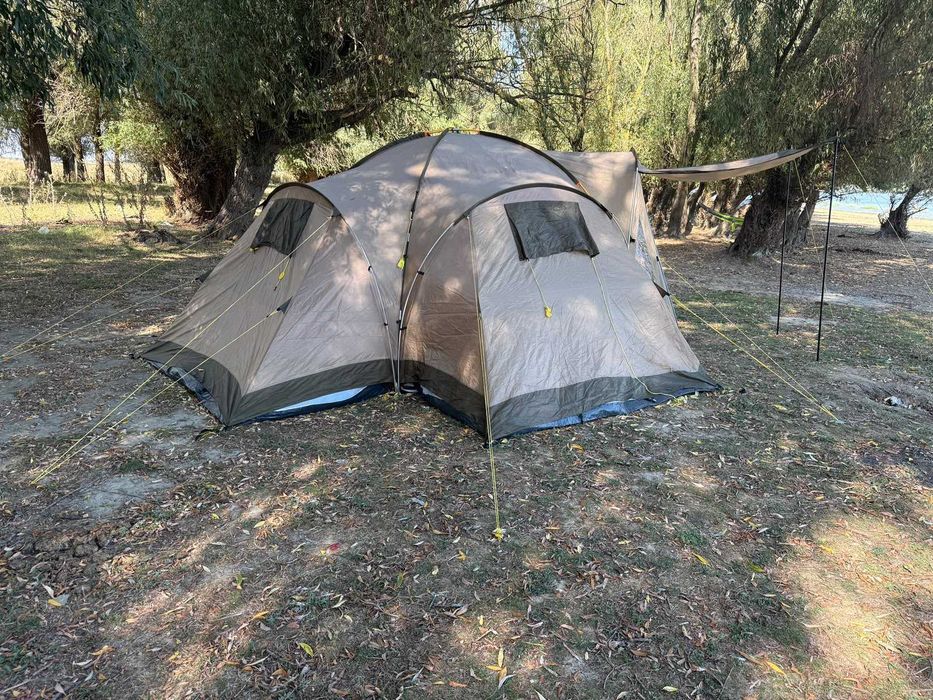 Vand cort cu 4 dormitoare (minim 8 pers)
