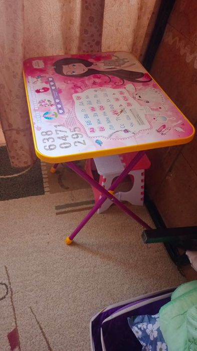 Продаю стол кухонный и стулья!