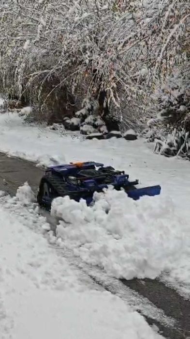 Снегоуборщик радиоуправляемый , робот б.у.